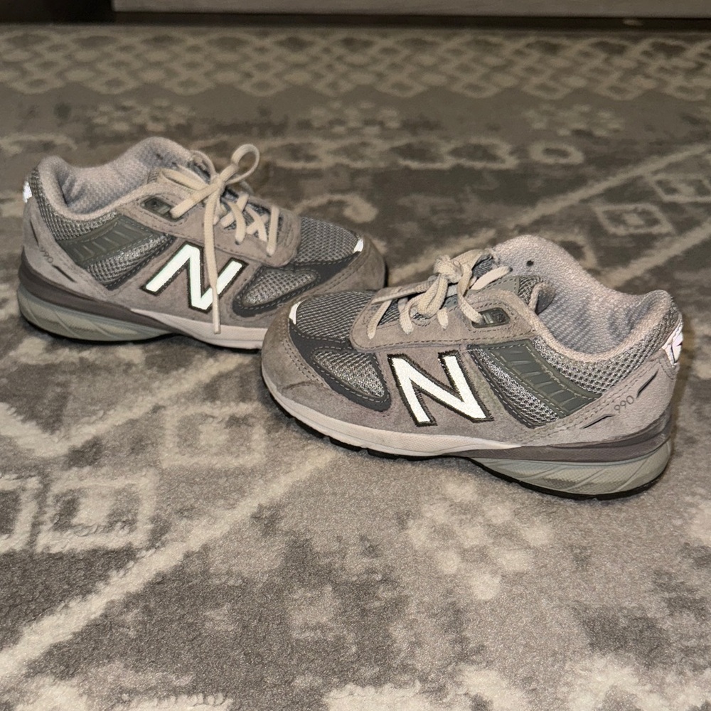 New Balance 990v5